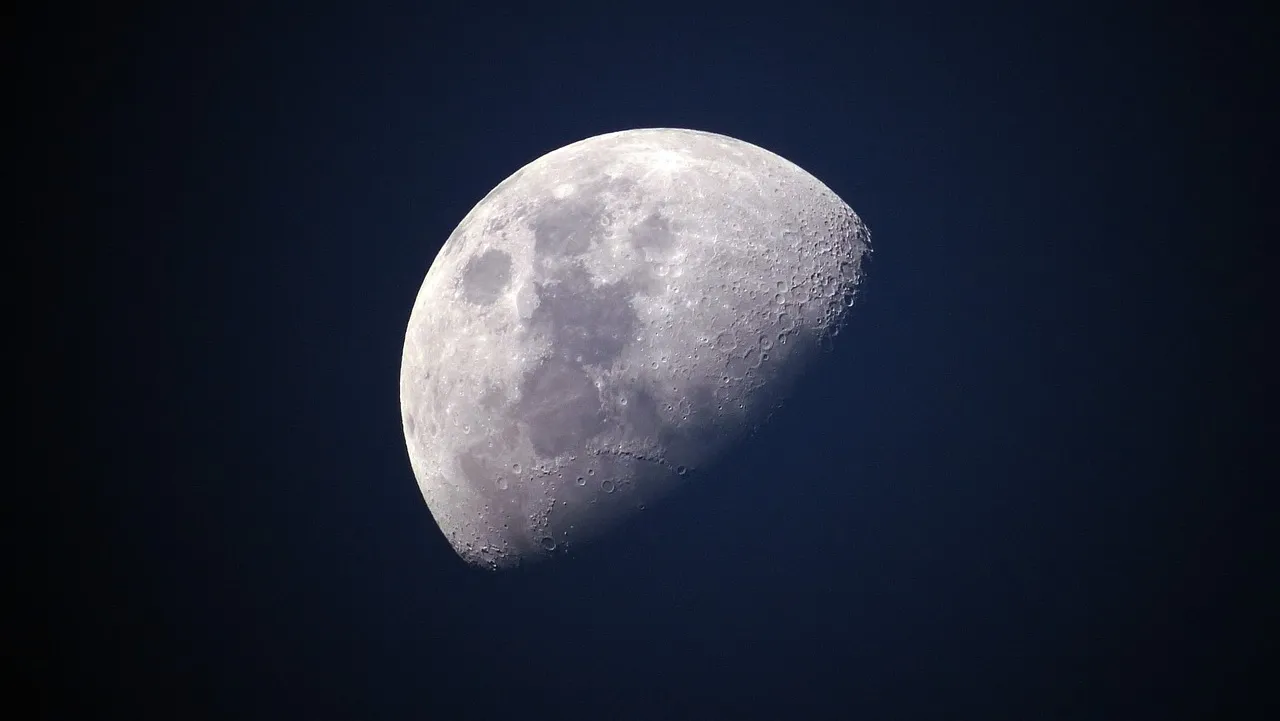 moon-1527501_1280.jpg